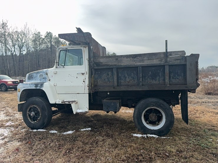 1982-ford-8000-image-22