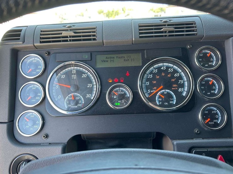 2017-freightliner-cascadia-125-image-28