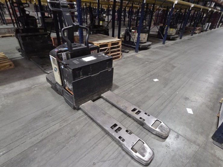 1998-crown-pe3520-60-image-2