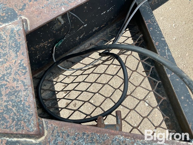 2000-diamond-t-bumper-pull-t/a-flatbed-trailer-image-14