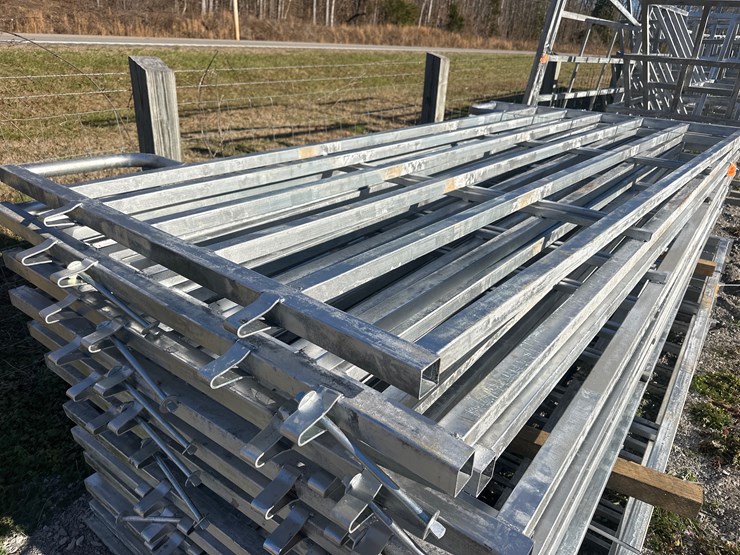 #1042-•-(10)-10ft-heavy-duty-corral-panels-image-2