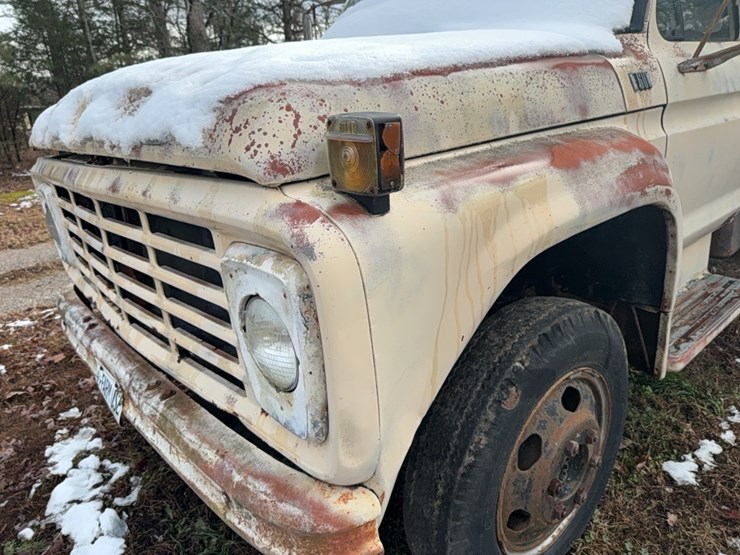 1977-ford-600-image-9