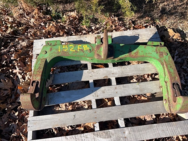 john-deere-quick-hitch;-located-at-7241-roxbury-rd,-charles-city,-va,-please-call-804.837.9940-or-804.651.4404-with-questions-image-1