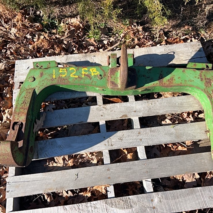 John Deere quick hitch; LOCATED AT 7241 ROXBURY RD, CHARLES CITY, VA, PLEASE CALL 804.837.9940 OR 804.651.4404 WITH QUESTIONS