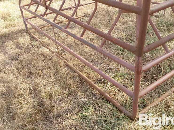square-8-1/2'-x-9-1/2'-bale-feeders-image-14