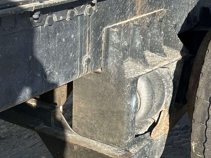 2001-peterbilt-379-image-26