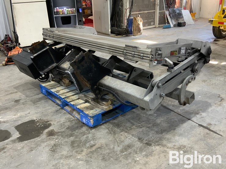 2022-maxon-gpt-25-tuk-a-away-aluminum-lift-gate-image-1