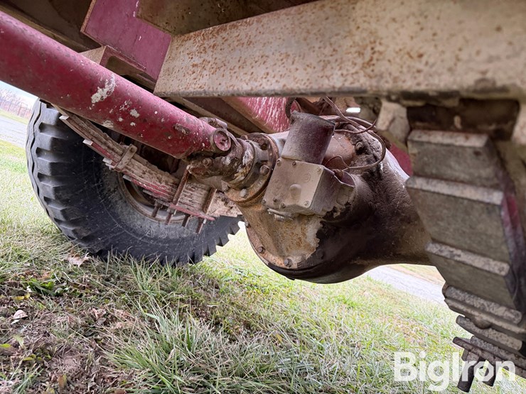 new-holland-1049-image-10