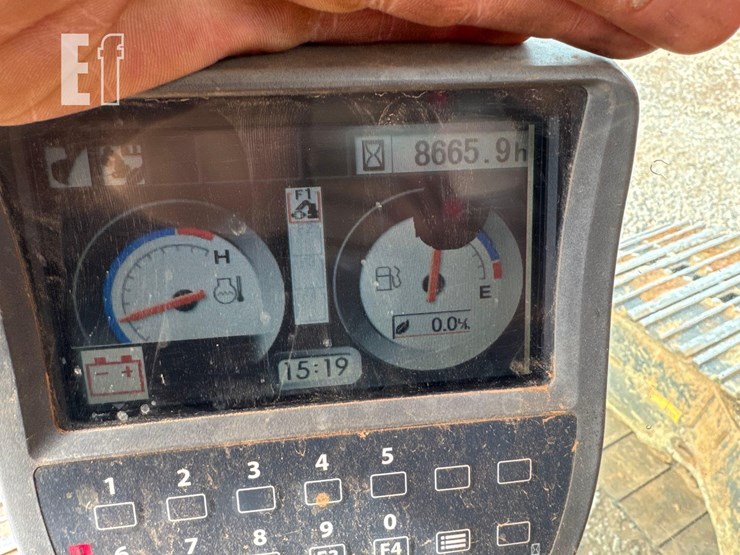 2012-hitachi-zx225us-lc-3-image-21