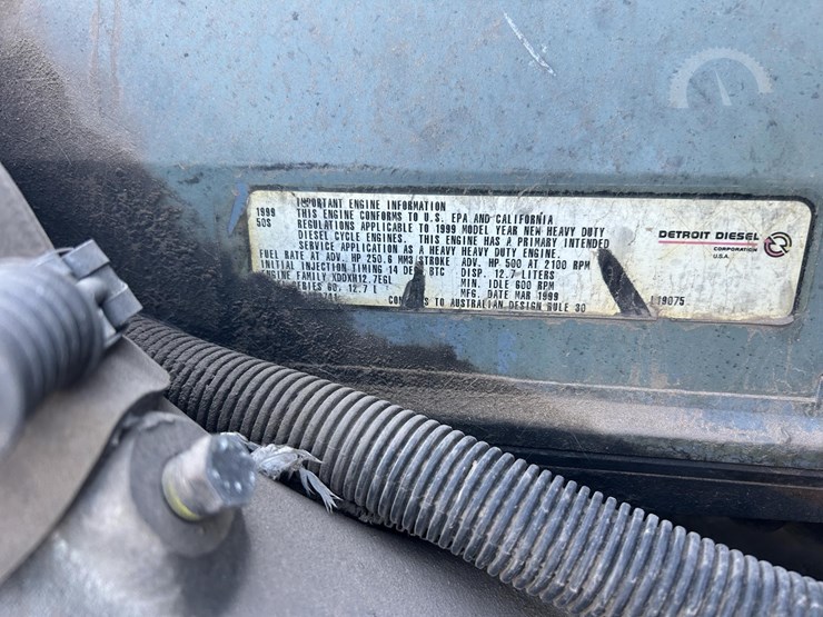 1999-volvo-vnl64t770-image-26