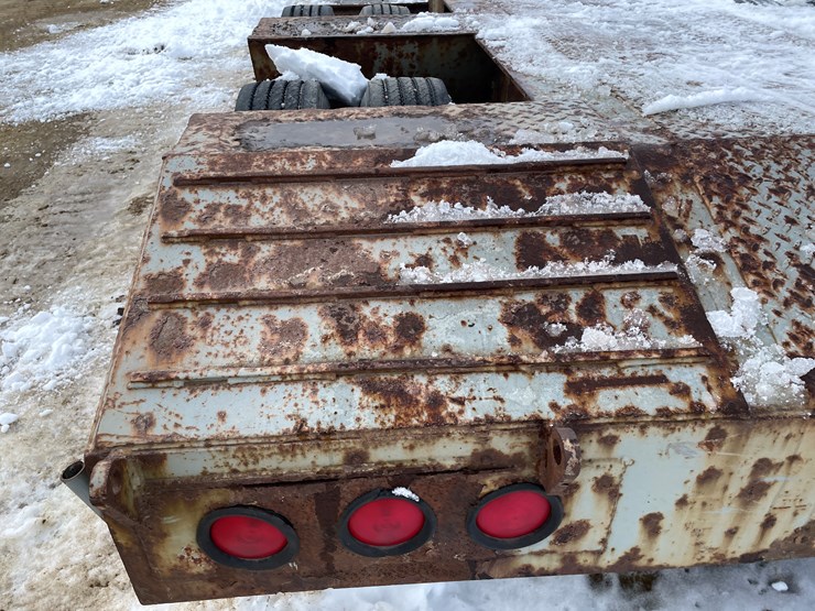 #1012-•-32'-lowboy-semi-trailer-(no-title,-for-parts)-image-30