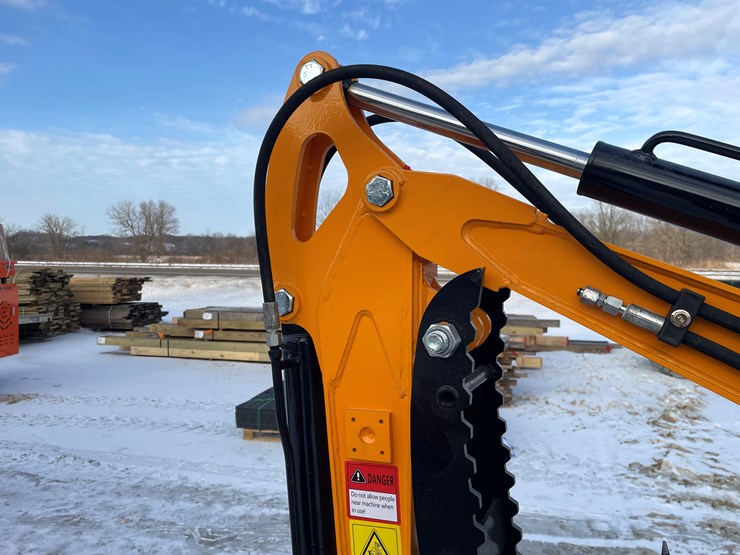 #204-•-miva-va13-mini-excavator-image-30