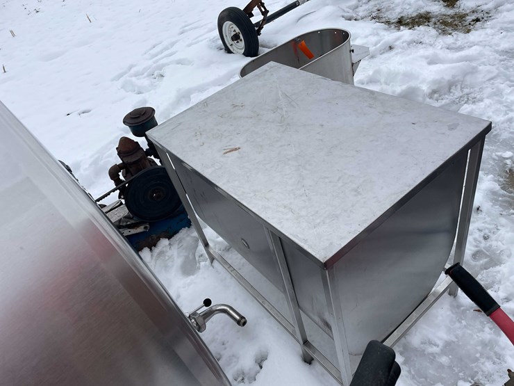 #3524-•-stainless-steel-tank-image-5