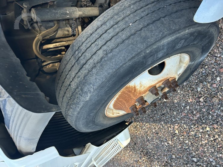 1999-volvo-vnl64t770-image-37