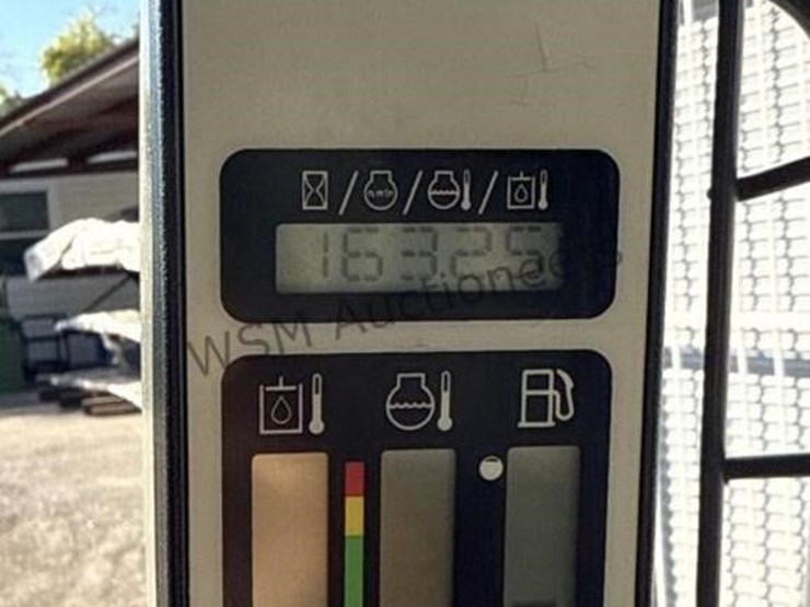 new-holland-l216-image-22