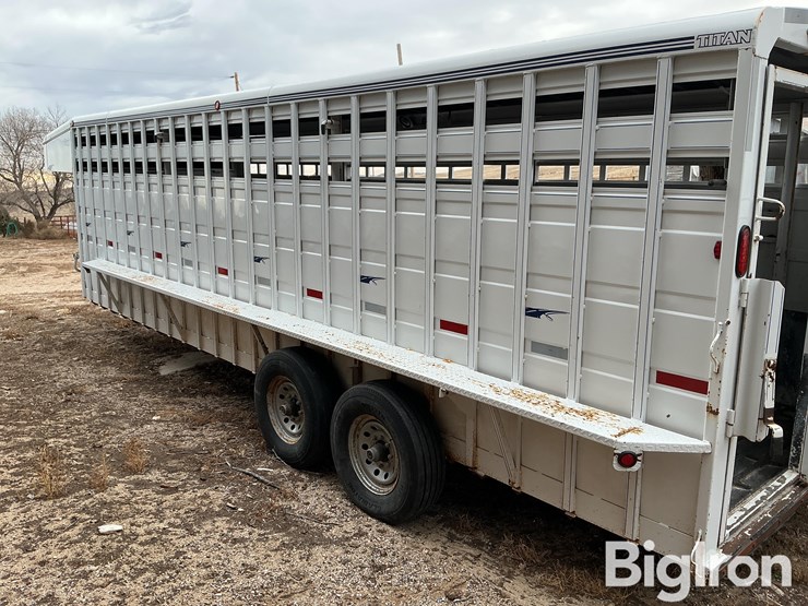 2010-titan-trailer-image-8