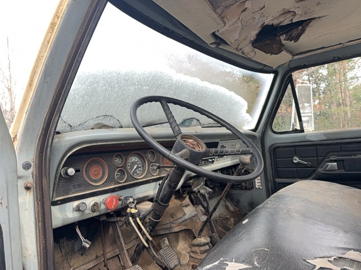 1977-ford-600-image-63