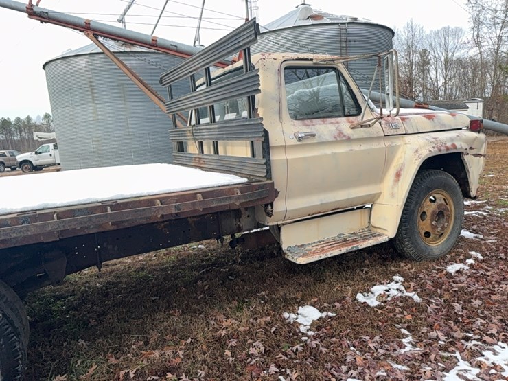 1977-ford-600-image-46