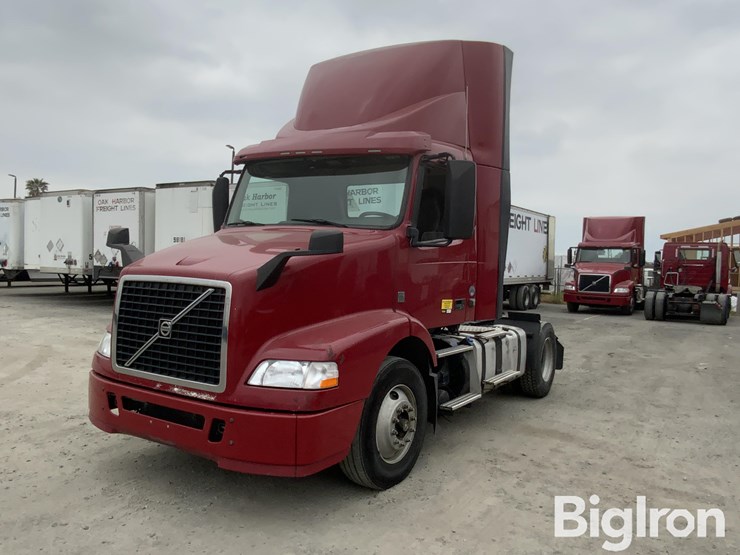 2017-volvo-vnm42t-s/a-truck-tractor-image-1