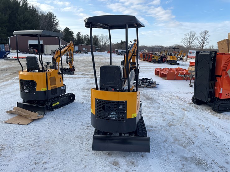 #203-•-miva-va13-mini-excavator-image-6