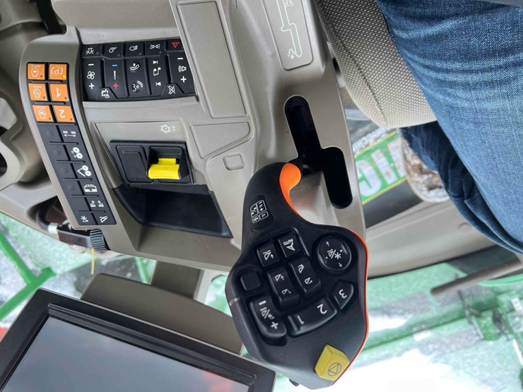 2024-john-deere-w235r-image-47