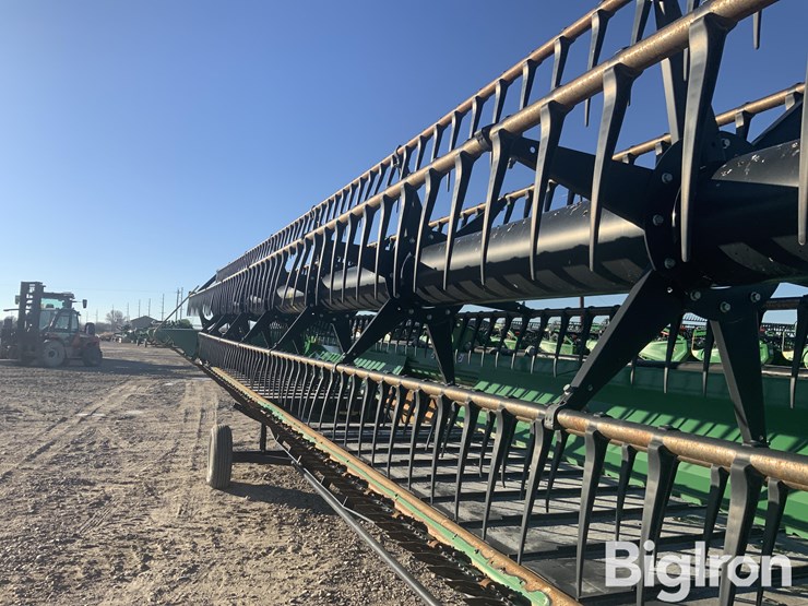 2021-john-deere-735d-image-11