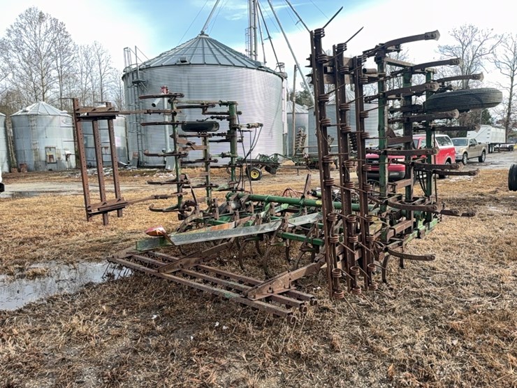 john-deere-pull-type-3-section-field-cultivator,-24';-located-at-7241-roxbury-rd,-charles-city,-va,-please-call-804.837.9940-or-804.651.4404-with-questions-image-36