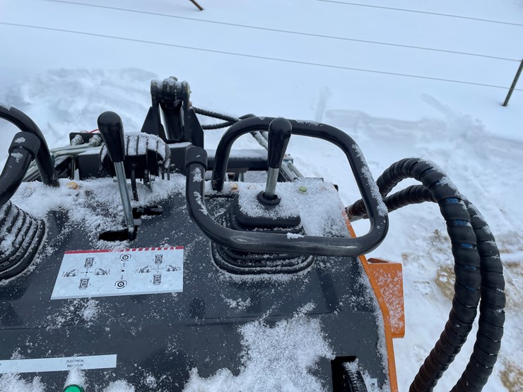 #307-•-new-land-hero-mini-skid-loader-image-18