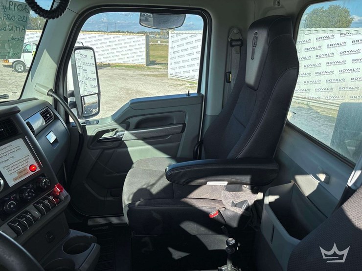 2019-kenworth-t880-image-40