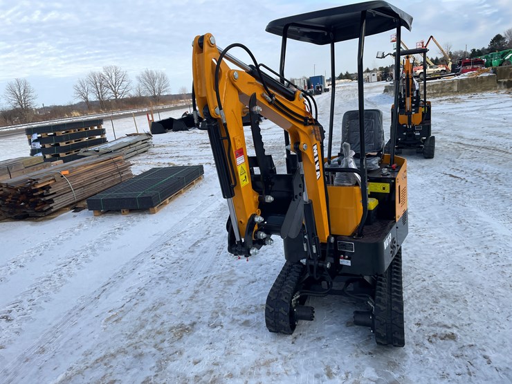 #203-•-miva-va13-mini-excavator-image-2