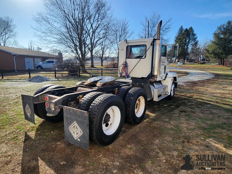 1997-freightliner-fld120-image-5