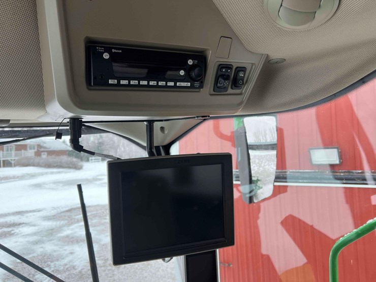 2024-john-deere-w235r-image-43