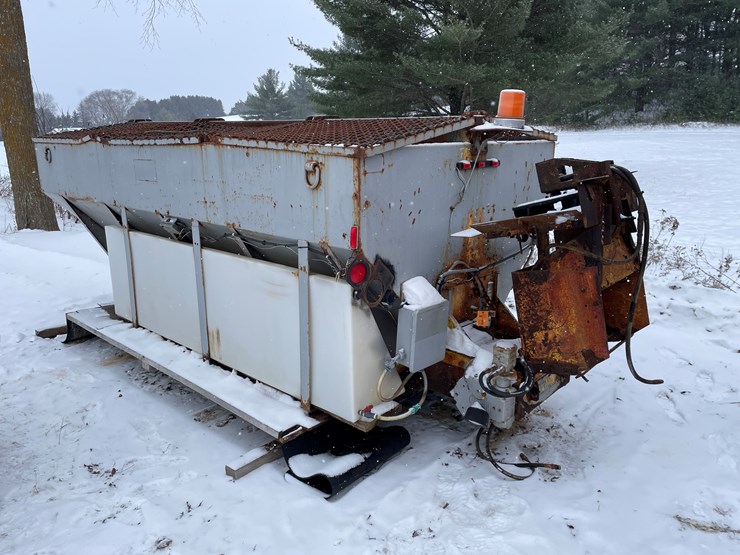 #3773-•-truck-mounted-salter/sander-with-brine-tanks-image-3