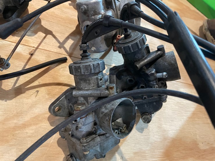 #3857-•-(3)-sets-of-mikuni-carburetors-image-4