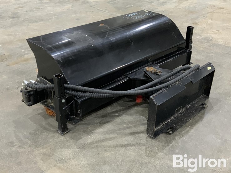 2025-giyi-gy-qsj-mini-skid-steer-loader-sweeper-image-7