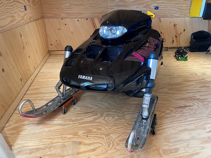 #3790-•-1992-yamaha-v-max-4-snowmobile-image-2