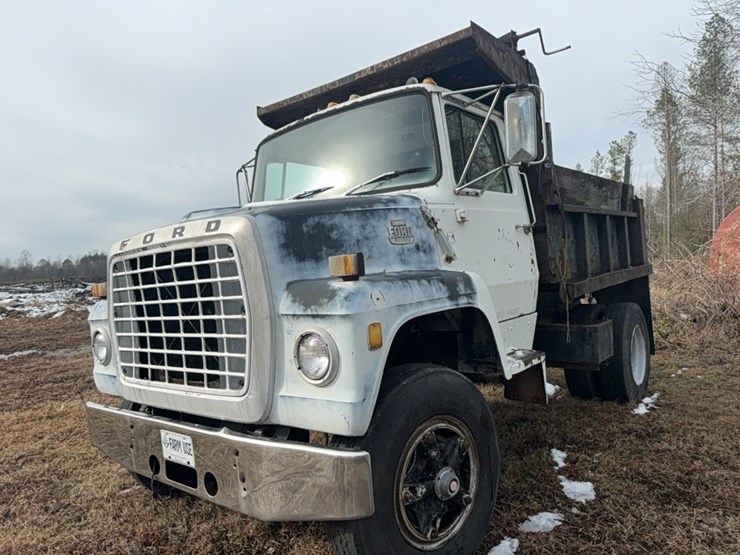 1982-ford-8000-image-13