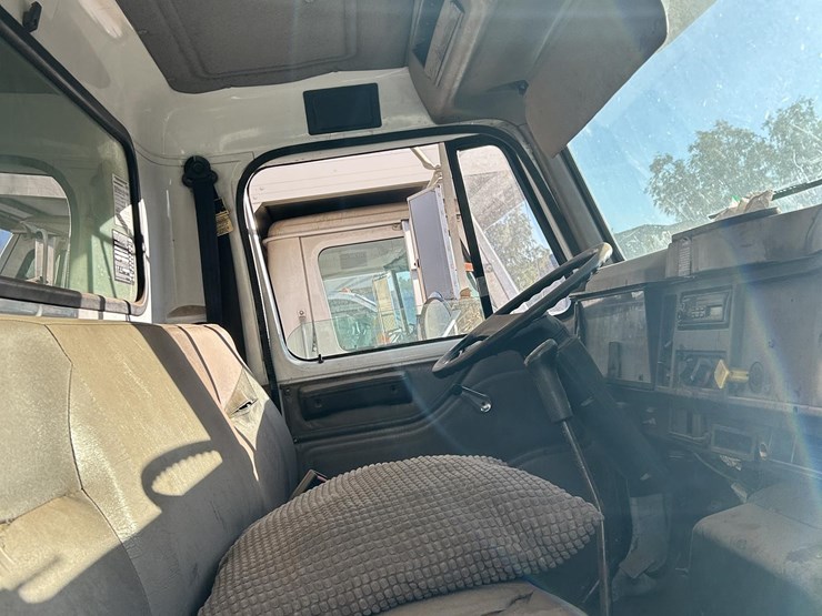 2001-international-4700-image-50