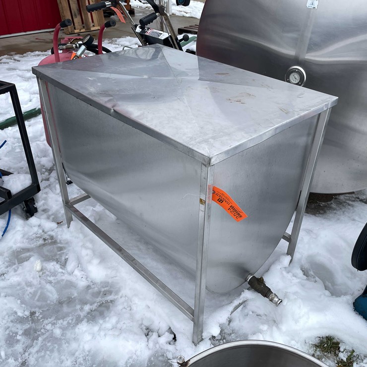 #3524 • Stainless Steel Tank