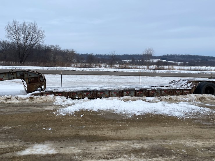 #1012-•-32'-lowboy-semi-trailer-(no-title,-for-parts)-image-2