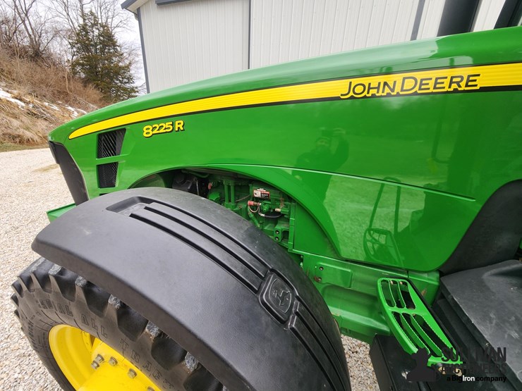 2010-john-deere-8225r-image-18