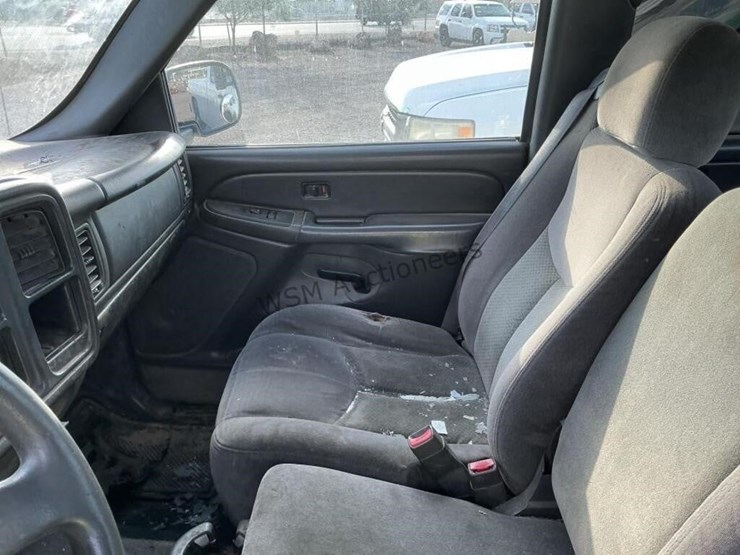 2005-chevrolet-silverado-2500-image-16