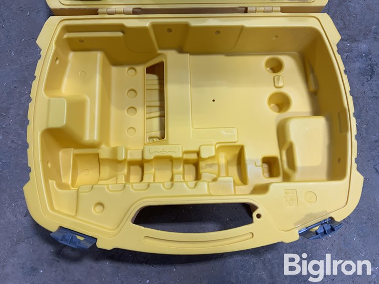 spectra-precision-gl1425c-laser-level-&-safety-equipment-image-13