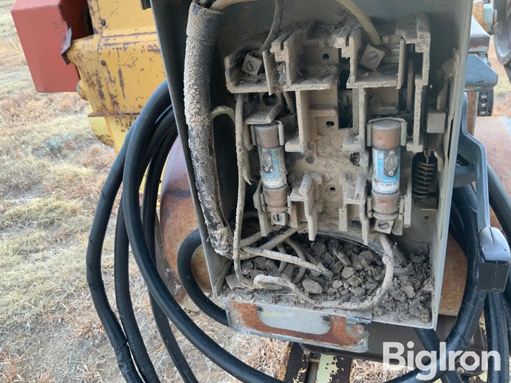 peerless-grain-grinder-w/6"-loading-auger-image-17