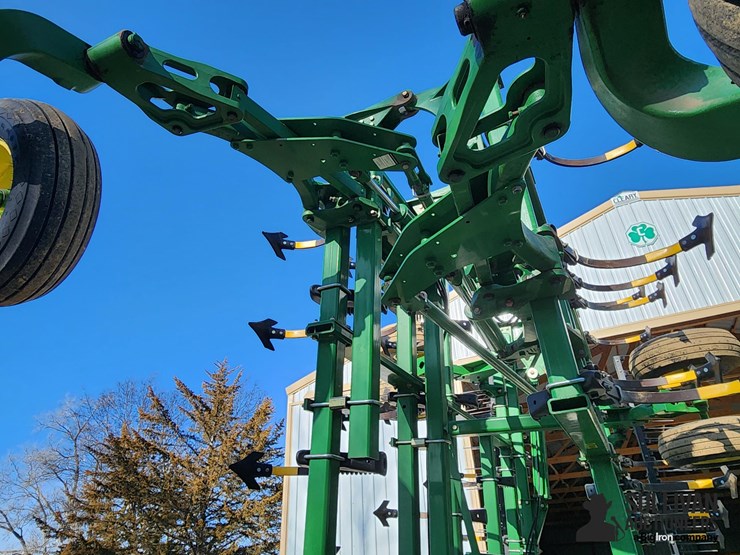 2010-john-deere-2210-image-14