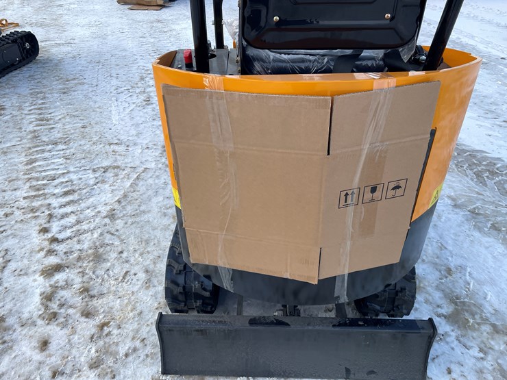 #204-•-miva-va13-mini-excavator-image-21