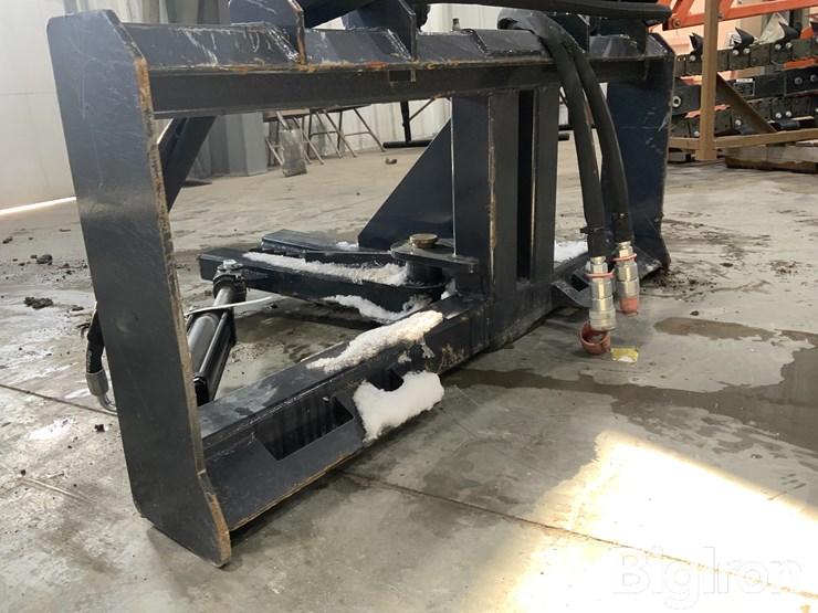 2024-land-honor-tp2-13-08d-skid-steer-post/tree-puller-image-9