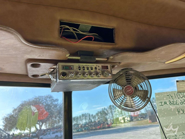 2001-peterbilt-379-image-23