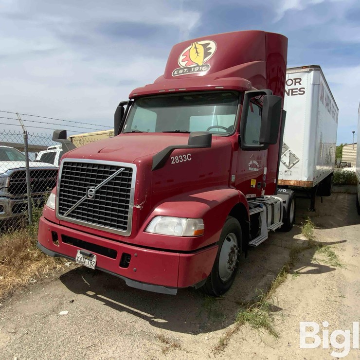 2016 Volvo VNM42T S/A Truck Tractor