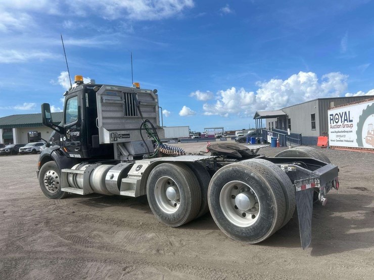 2016-peterbilt-579-image-5